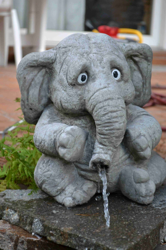 großer Elefant "Benjamin" - Wasserspeier