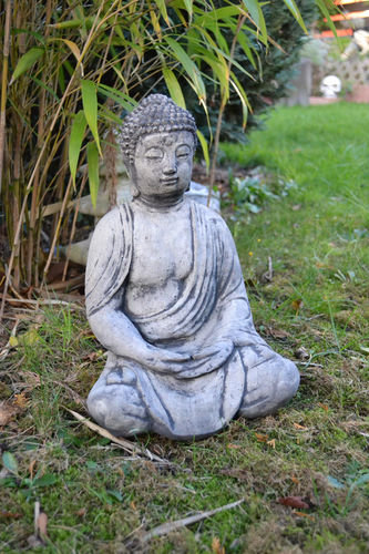 großer sitzender Buddha